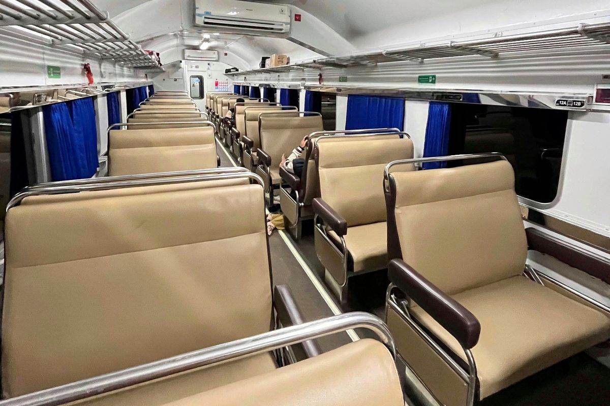 Penjelasan KAI soal Penghapusan Kereta Kelas Bisnis di Pulau Jawa, Apa ...