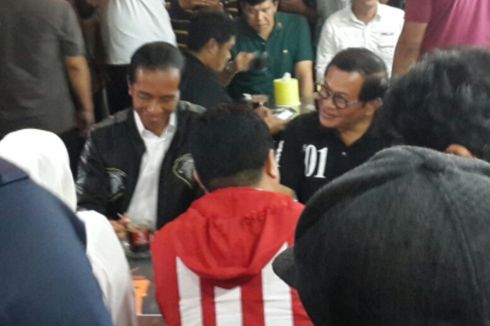 Usai Kampanye Tertutup, Jokowi Ngopi Bareng di Sentra Kuliner Malang