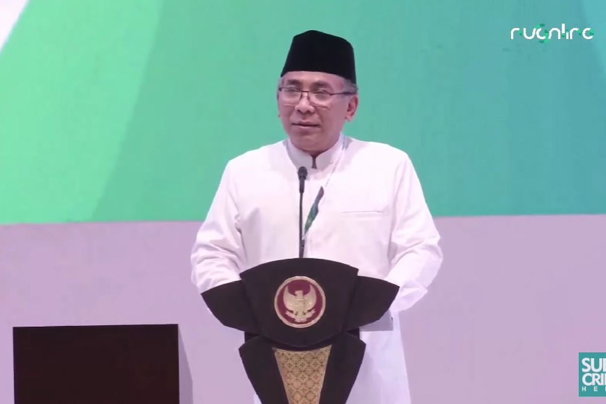 Ketua Umum PBNU Yahya Cholil Staquf berpidato dalam acara puncak peringatan Hari Lahir ke-102 Nahdlatul Ulama di Istora, Jakarta, Rabu (5/2/2025).