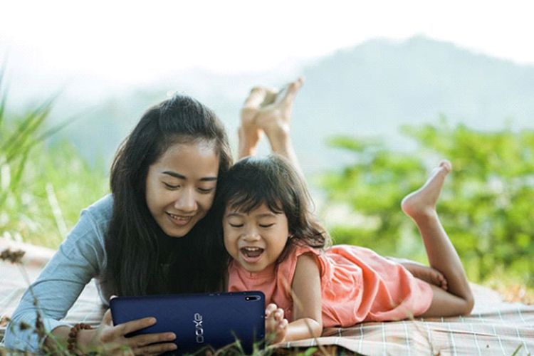 Siswa belajar di rumah menggunakan tablet Axioo dan aplikasi Kipin School 4.0. (Dok. Axioo)