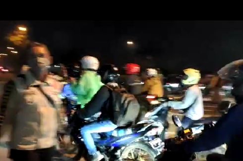 Video Pemudik Motor Terobos Pos Penyekatan di Karawang Viral, Ini Penjelasan Polisi