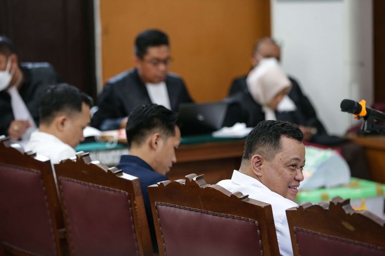 Terdakwa kasus pembunuhan berencana Brigadir J, Ricky Rizal, Richard Eliezer, dan Kuat Ma'ruf menjalani sidang di Pengadilan Negeri Jakarta Selatan, Senin (12/12/2022). Putri Candrawathi menjadi saksi dalam sidang kali ini.