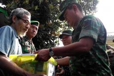 TNI AD Salurkan Bantuan ke Korban Banjir