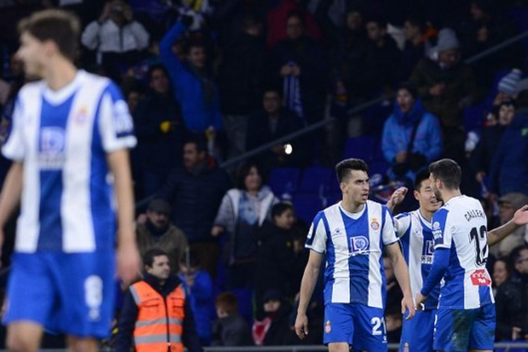 Para pemain Espanyol merayakan gol yang dicetak pemain asal China, Wu Lei dalam laga Derbi Catalan antara Espanyol vs Barcelona berlangsung pada pekan ke-19 La Liga Spanyol, di Stadion RCDE, Sabtu (4/1/2020) atau Minggu dini hari WIB.