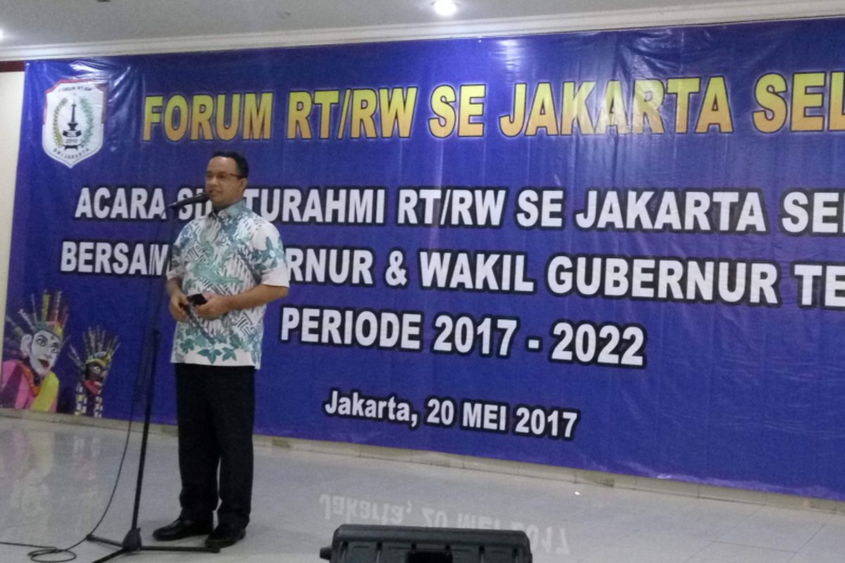 Gubernur DKI Jakarta terpilih, Anies Baswedan saat menghadiri silaturahim RT/RW se-Jakarta Selatan di GOR Pasar Minggu, Sabtu (20/5/2017).