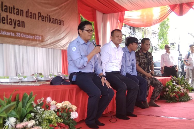 Menteri Kelautan dan Perikanan Edhy Prabowo saat meninjau Pelabuhan Muara Angke di Jakarta, Senin (28/10/2019).