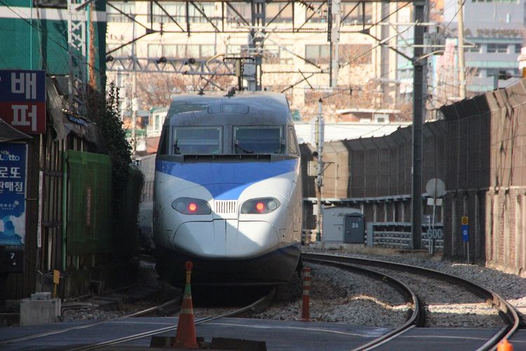 Kereta tercepat di dunia, KTX dari Korea Selatan  