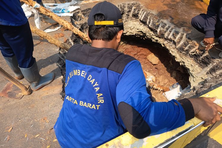 Jalan Puri Lingkar Luar Jakbar Berlubang, Sudin SDA Pastikan Tak Ada Pengendara Terjatuh