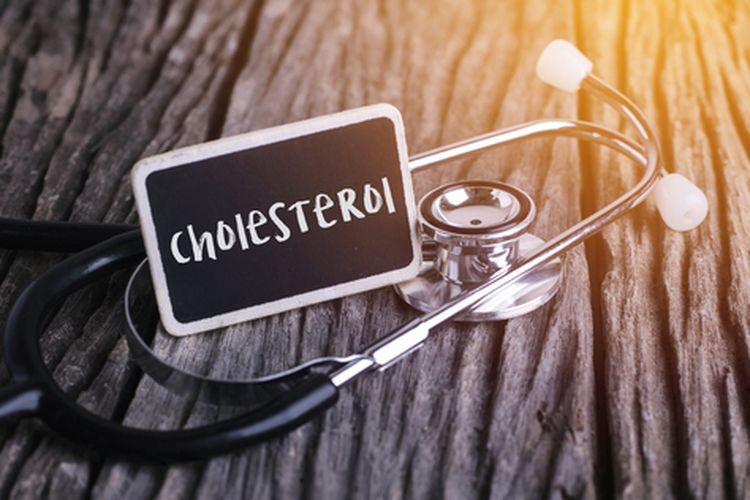 Kolesterol tinggi (hiperlipidemia) terjadi ketika Anda memiliki terlalu banyak zat lemak di dalam darah. Gejalanya bisa nyeri dada dan xanthelasma. 