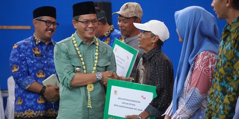 Bupati Bandung Dadang Supriatna dalam kegiatan Rembug Bedas ke-189 di Gedung Serbaguna Suka Laksana Desa Karyalaksana Kecamatan Ibun Kabupaten Bandung, Selasa (17/9/2024).