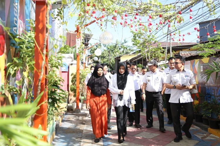 Wawalkot Makassar Fatmwati Rusdi mengunjungi sejumlah Lorong Wisata di Makassar untuk mempersiapkan city tour peserta APEKSI.