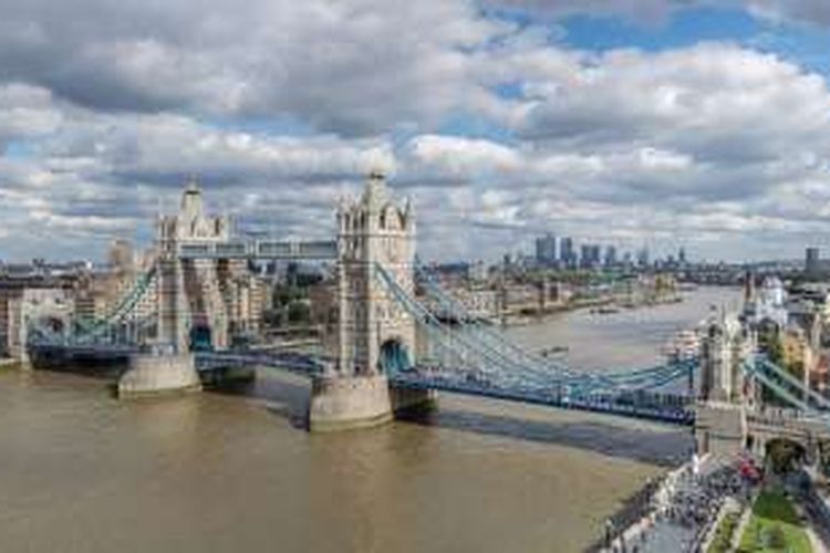 Tower Bridge, London.