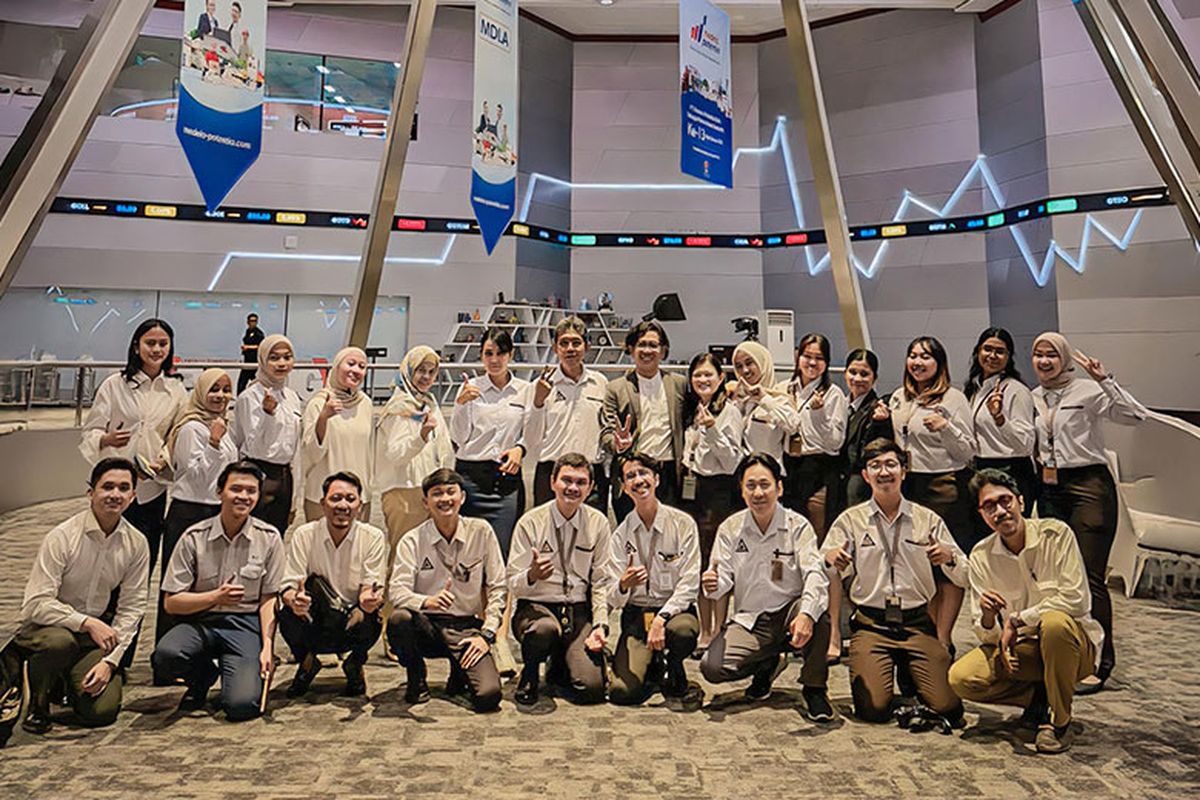 Plus Advisor menanamkan pesan kuat bahwa literasi bukan sekadar tahu, tetapi harus disertai tindakan. 