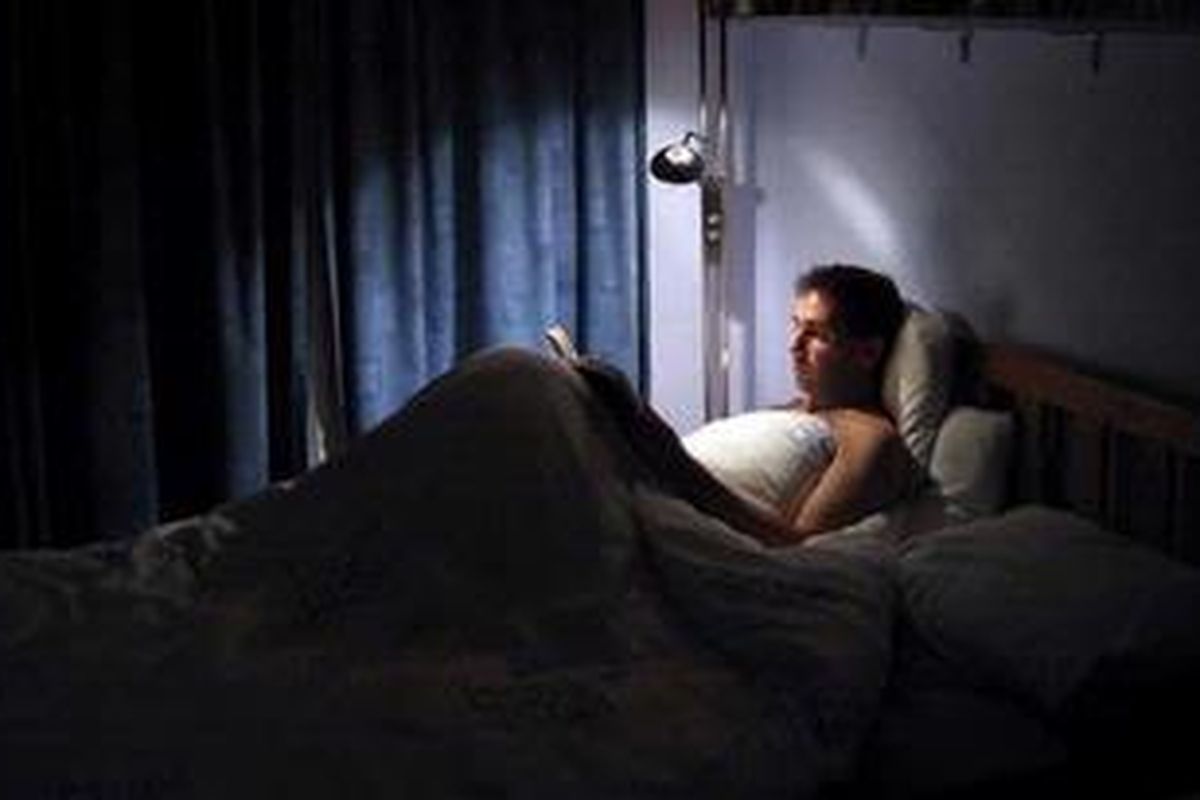 Pertama, lampu ini berguna untuk membaca, terutama untuk Anda yang suka membaca sebelum tidur.  