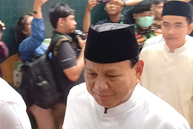 Presiden terpilih 2024 Prabowo Subianto saat tiba di acara Halal Bihalal PBNU di Kramat Raya, Jakarta Pusat, Minggu (28/4/2024).