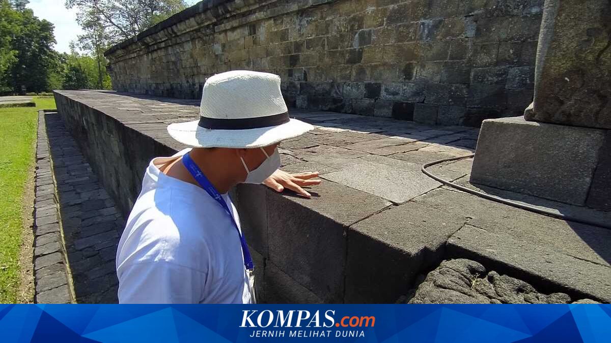 Candi Borobudur hingga Mendut Terdampak Abu Vulkanik Gunung Merapi