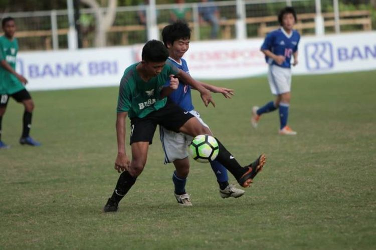 Tim gabungan Badung Ragunan (Bara) FC sukses membungkus kemenangan keduanya usai menundukkan wakil Jepang Progesso Sano dengan skor 4-1 dalam Bali International Football Championship (IFC) U-15 Piala Menpora 2018 yang berlangsung di Stadion Beji Mandala, Desa Pecatu, Kabupaten Badung, Rabu (5/12/2018).
.