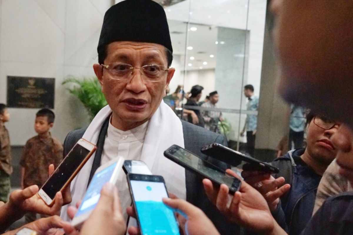 Imam Besar Masjid Istiqlal, Nasaruddin Umar, memberi keterangan kepada pers seusai jumpa pers Sidang Isbat penentuan 1 Syawal 1439 H, Kementerian Agama, Jakarta, Kamis (14/6/2018).