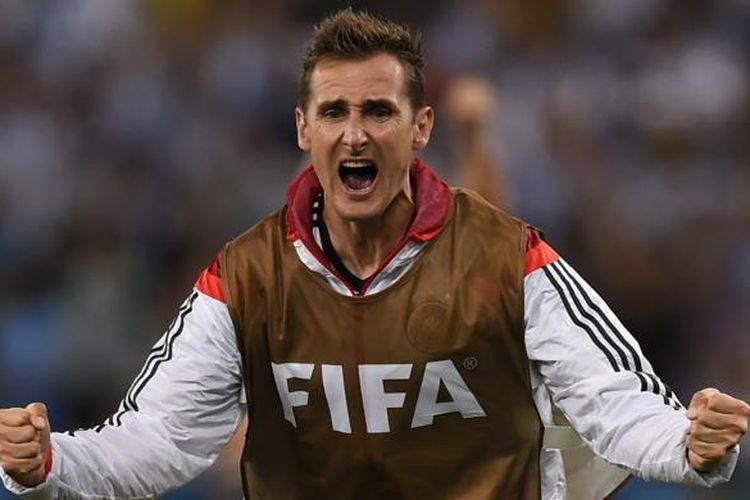 Ekspresi penyerang Jerman, Miroslav Klose, setelah rekannya, Mario Goetze, membobol gawang Argentina, pada laga final Piala Dunia, di Estadio do Maracana, Rio De Janeiro, Minggu (13/7/2014).