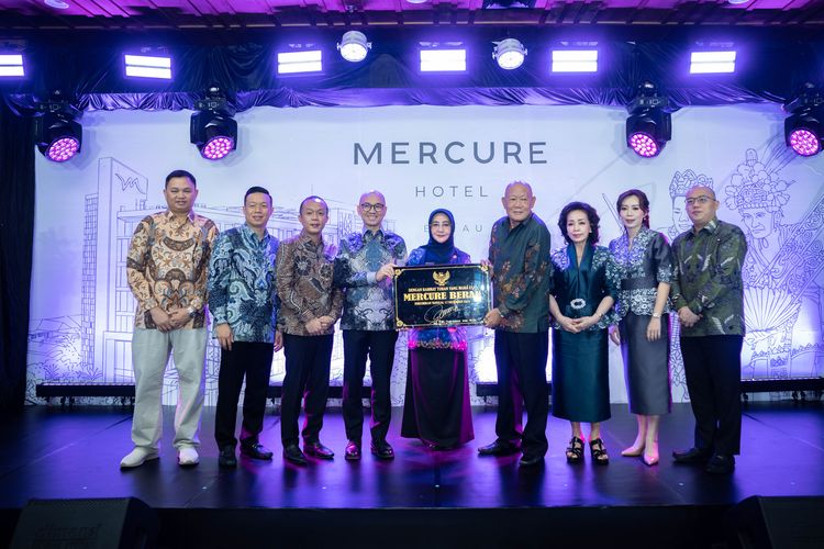 Peresmian dan penandatanganan prasasti pembukaan Mercure Berau, Rabu (17/12/2025).