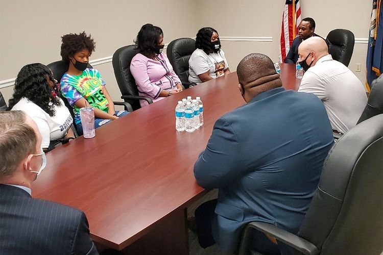 The family of slain American Breonna Taylor met with Kentucky?s attorney general Daniel Cameron on Wednesday morning.