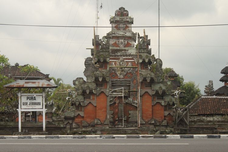 Kori Agung di Pura Gede Jembrana peninggalan Kerajaan Jembrana.