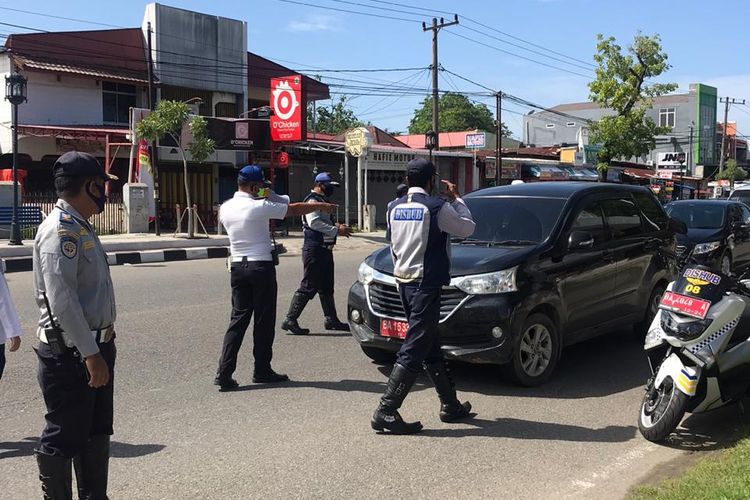 Dinas Perhubungan Kota Padang melakukan razia protokol kesehatan berkendaraan, Kamis (25/6/2020) 