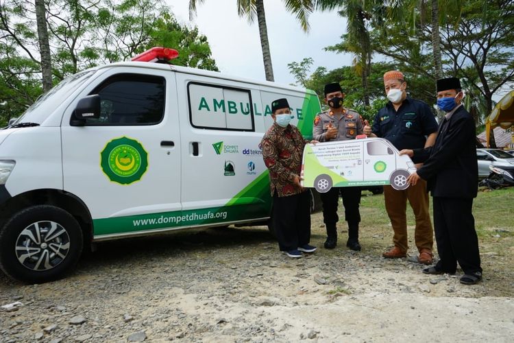 Serah terima unit ambulans berkah donasi masyarakat yang mengalir melalui DD Tekno dan Dompet Dhuafa untuk masyarakat Tanjung Jaya, Pandeglang, Banten.
