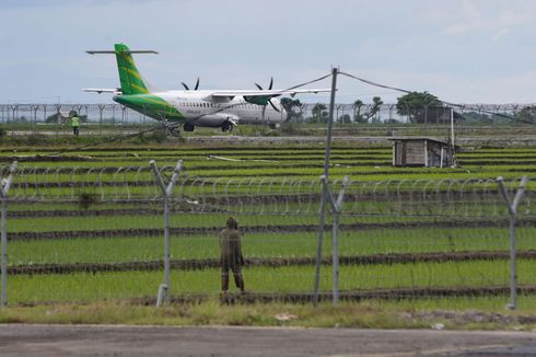 Penasaran, Berapa Gaji Tukang Parkir Pesawat?