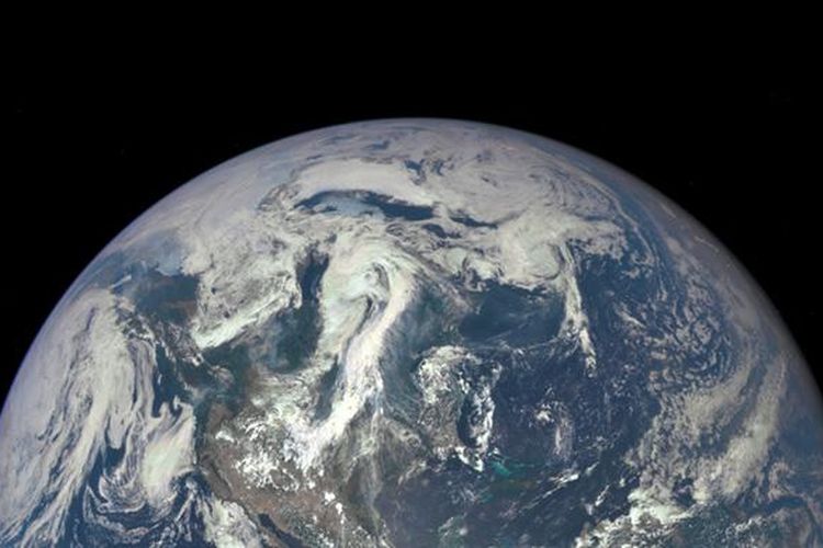 Foto bumi yang diambil dari jarak 1,6 juta kilometer oleh satelit NASA
