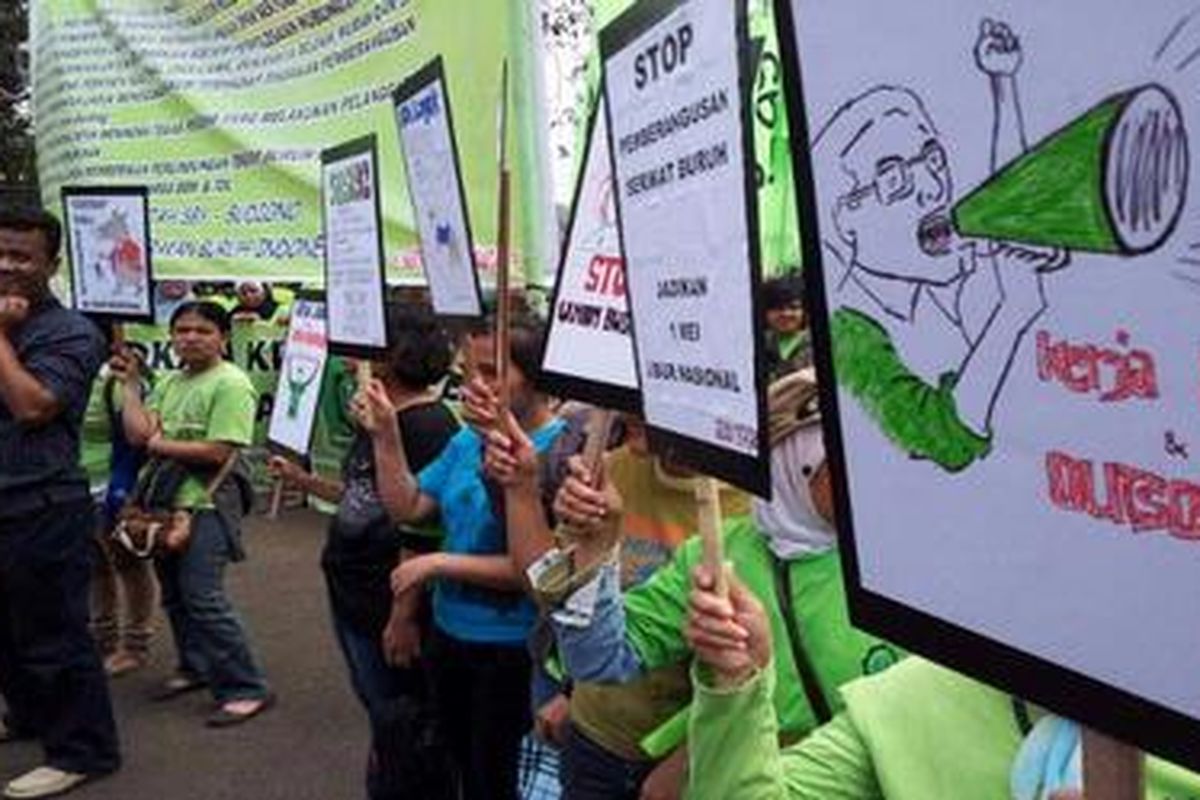 Aksi massa buruh di Bandung, Selasa (1/5/2012), di Bandung berlangsung tertib.