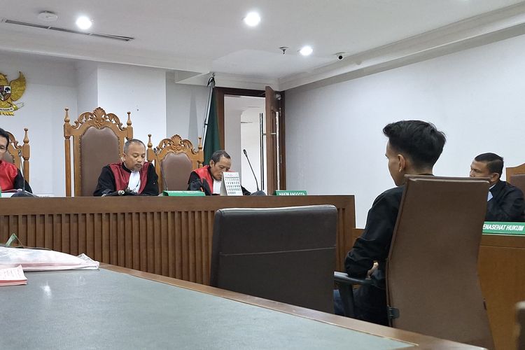 Pegiat media sosial, Adam Deni, dalam sidang di Pengadilan Negeri (PN) Jakarta Pusat, Selasa (4/6/2024).