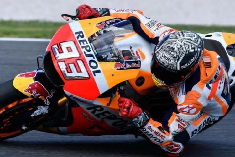 Pebalap Repsol Honda asal Spanyol, Marc Marquez, memacu motornya pada hari pertama tes pramusim kedua MotoGP 2017 di Sirkuit Phillip Island, Australia, Rabu (15/2/2017).