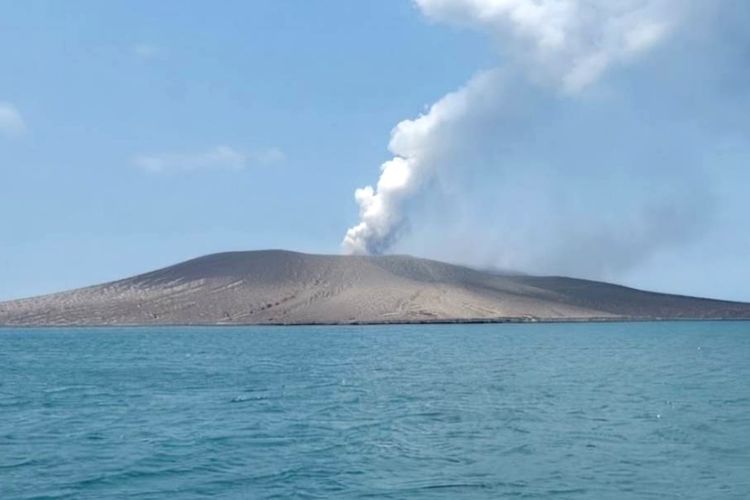 Bukan Berarti Berhenti Erupsi, Ini Alasan Status Anak Krakatau Turun Level Jadi Waspada