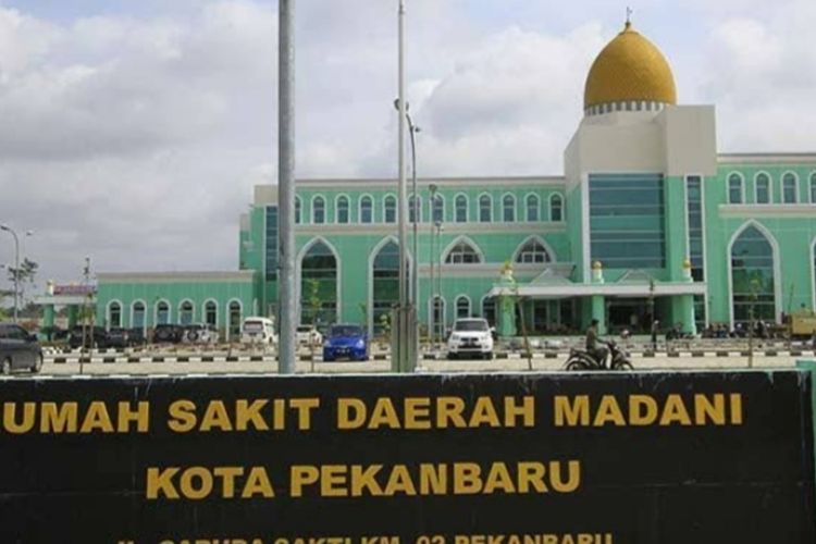 Bangunan RSD Madani yang terletak di Jalan Garuda Sakti, Kecamatan Bina Widya, Kota Pekanbaru, Riau.