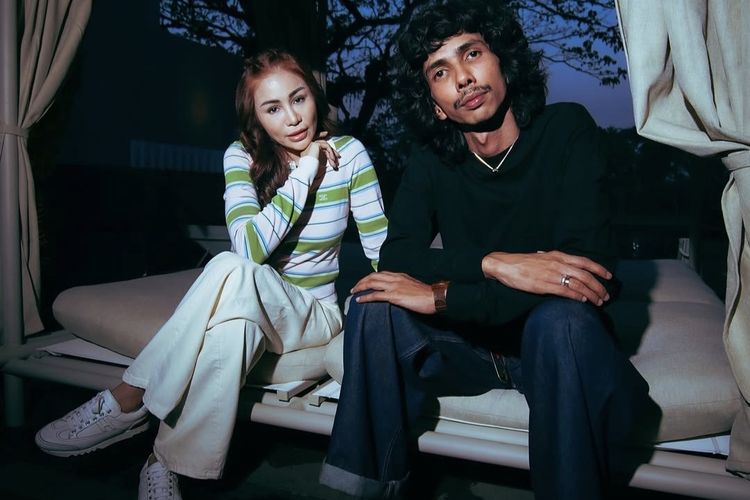 Unggah Foto Bersama, Momo Eks Geisha Isyaratkan Duet dengan Enau