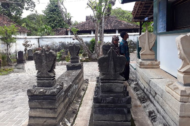 Makam Jaka Tingkir atau Sultan Hadiwijaya yang terletak di Desa Butuh.