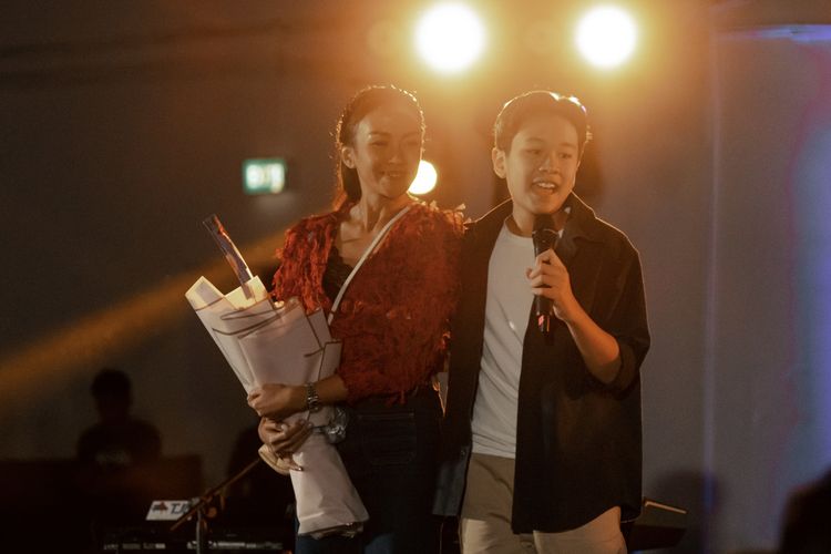 Melanie Putria Ciptakan Lagu Khusus untuk Sheemar Puradiredja
