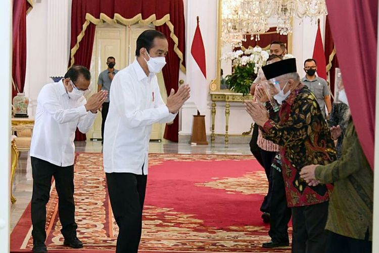 Presiden Joko Widodo menerima kedatangan mantan Ketua MPR sekaligus anggota tim TP3 Amien Rais