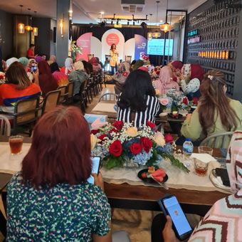 Suasana kegiatan Kesehatan & lIerasi keuAngan keluargA (KITA) pada Peringatan Hari Wanita Internasional 8 Maret 2023 oleh Ajinomoto dan Asuransi Astra di Jakarta.
