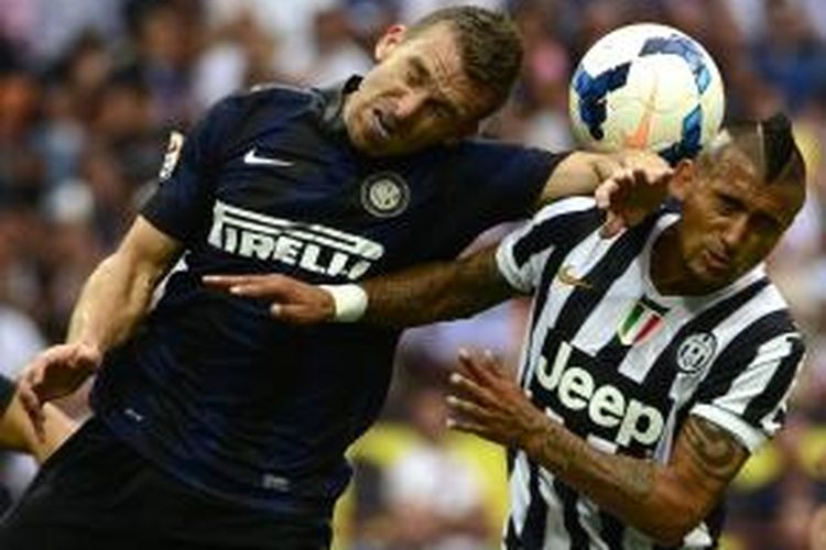 Penampilan gelandang Juventus, Arturo Vidal, saat melawan Inter Milan dalam lanjutan Serie-A, Sabtu (14/9/2013). 