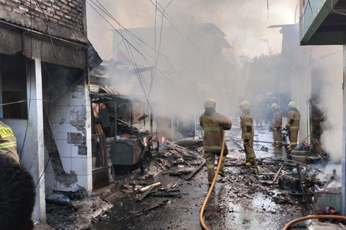 10 Bangunan Semipermanen Terbakar, Kelurahan Cempaka Baru Segera Dirikan Posko Darurat