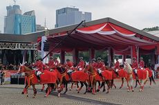 Kuda Mogok Jalan Warnai Puncak Hari Bhayangkara di Monas