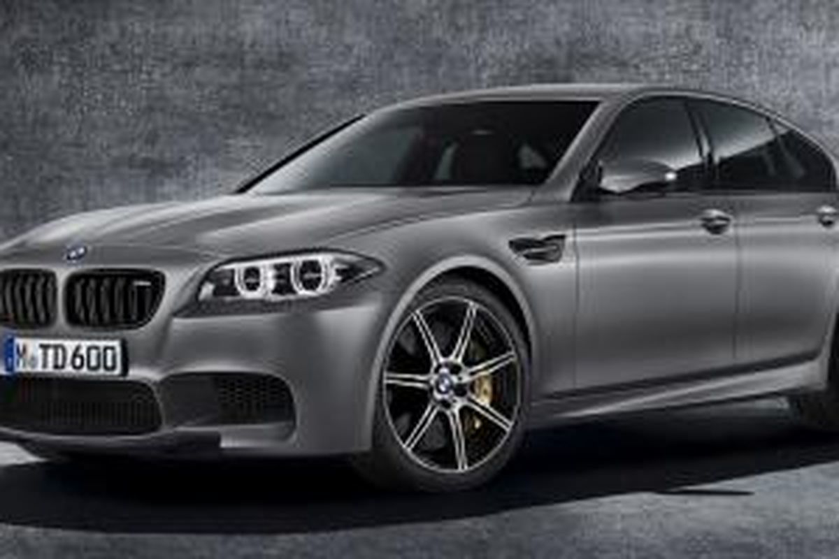 BMW 30 Jahre M5, memperingati sukses M5 selama 30 tahun.