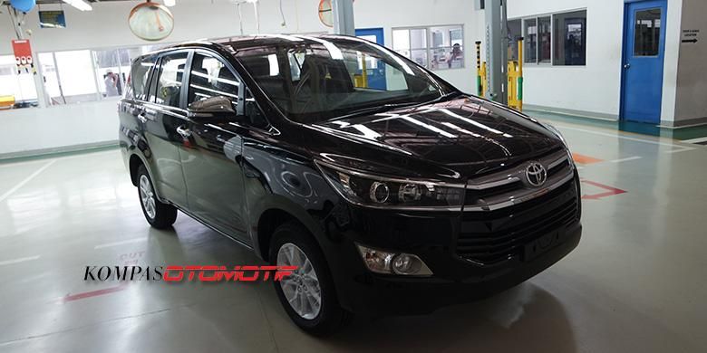 Toyota All-New Kijang Innova di pabrik Toyota di Karawang I di Karawang, Jawa Barat.