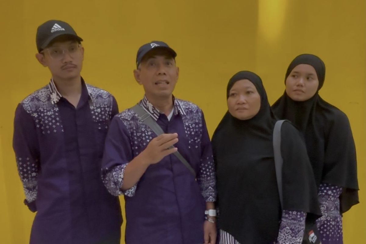 Jemaah haji asal Madiun berangkat bersama satu keluarga, Minggu (29/6/2025).