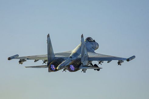 Pesawat Tempur Rusia Latihan Mengebom Kapal Musuh di Laut Hitam