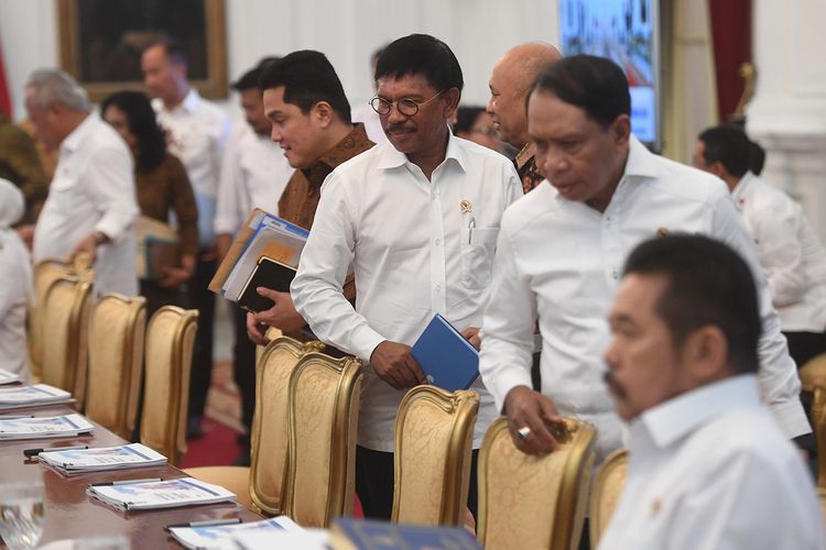 Sejumlah menteri kabinet indonesia maju mengikuti sidang kabinet paripurna di Istana Merdeka, Jakarta, Kamis (24/10/2019). Sidang kabinet paripurna itu merupakan sidang perdana yang diikuti menteri-menteri Kabinet Indonesia Maju.