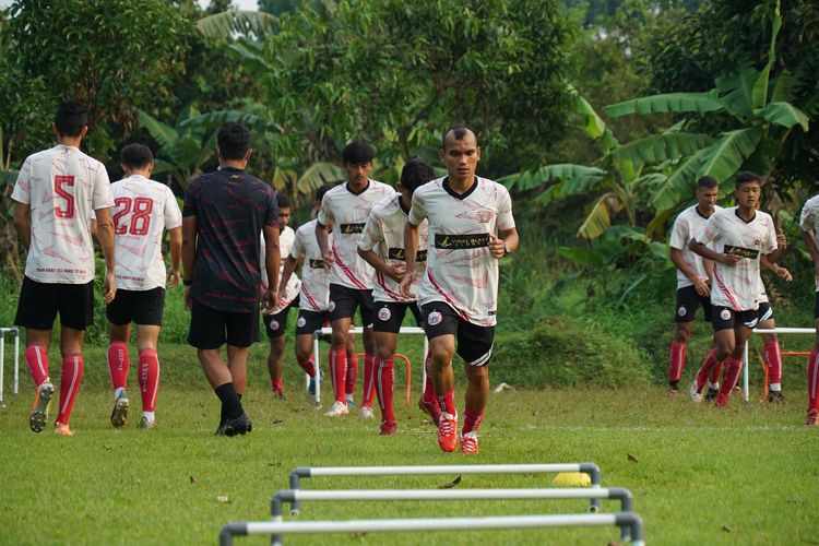 Riko Simanjuntak berlatih bersama Persija Jakarta di Nirwana Park, Bojongsari, Depok, Kamis (30/9/2021) sore. 