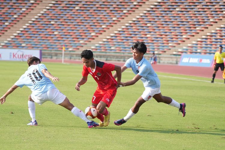 Pertandingan timnas U22 Indonesia vs Myanmar pada SEA Games 2023 berlangsung di Stadion Nasional Olimpiade, Phnom Penh, Kamboja, pada Kamis (4/5/2023) sore WIB. Indonesia menang telak 5-0 dan naik ke puncak klasemen Grup A.
